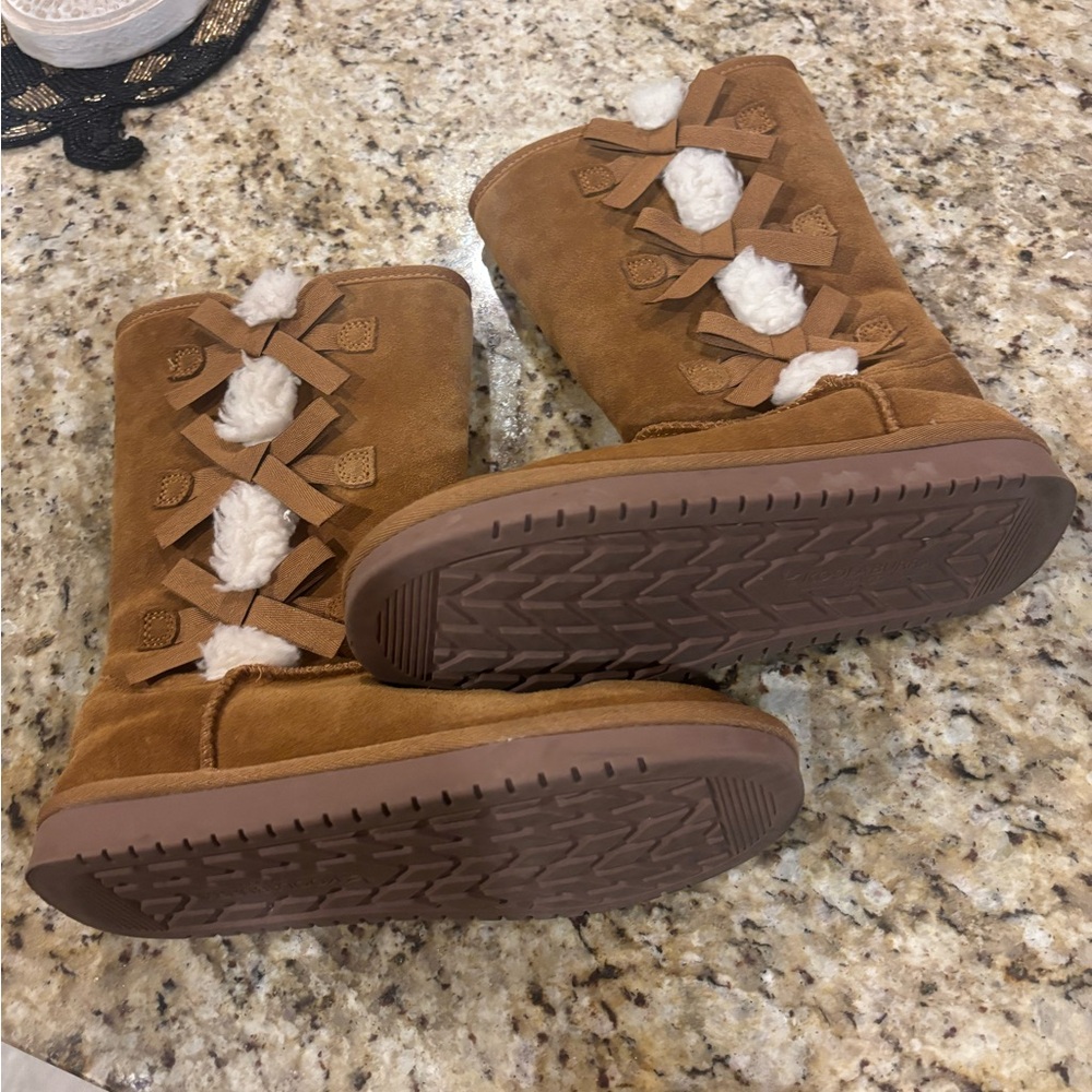 Brand New! Koolaburra by UGG boots in size 4
